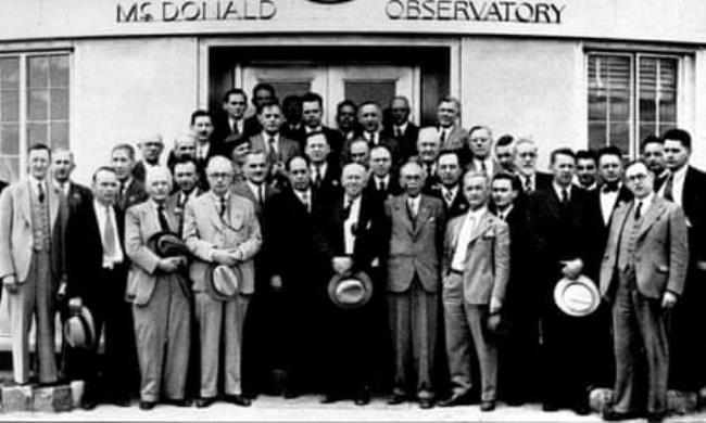 Cecilia Payne-Gaposchkin, partially obscured, centre left, third row, was the o<em></em>nly woman in the photo of eminent astro<em></em>nomers at the McDo<em></em>nald Observatory in 1939.